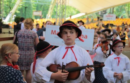 Fragment pierwszego dnia 32. Przeglądu Dziecięcych Zespołów Folklorystycznych